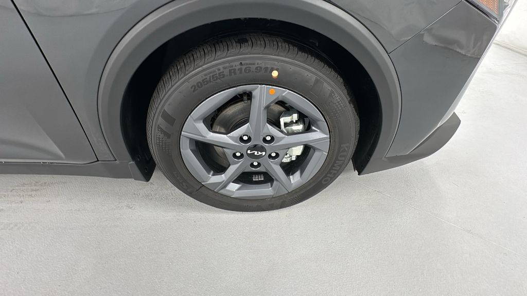 2025 Kia K4 LXS photo 9