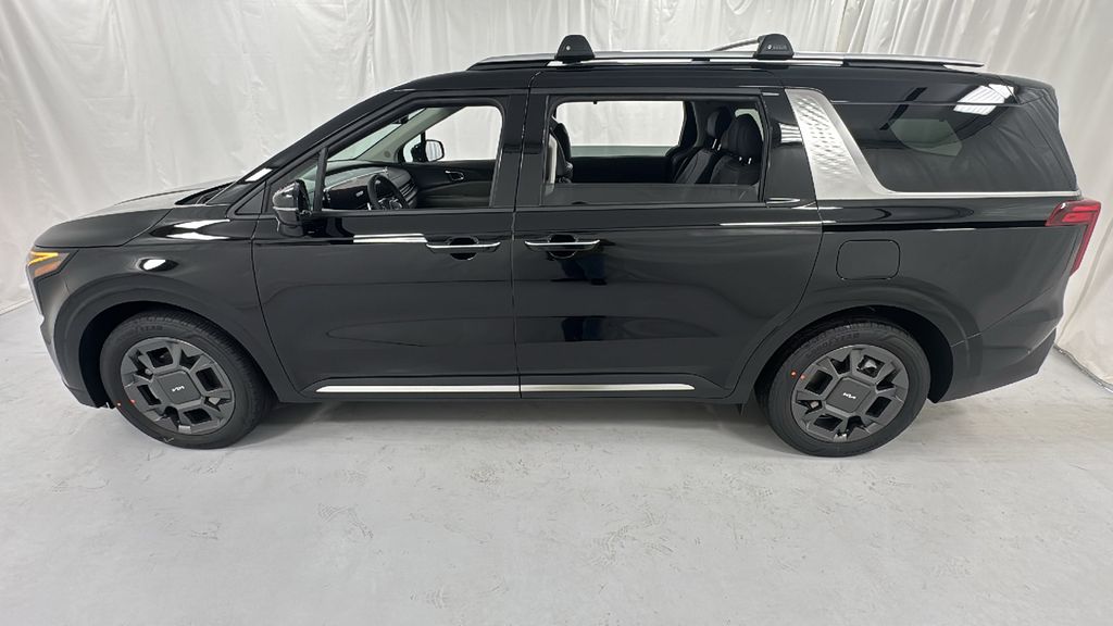 2026 Kia Carnival SX photo 6