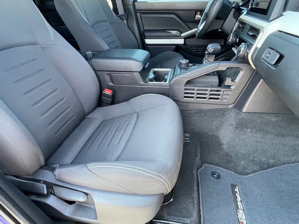 2024 Toyota Tacoma TRD Off-Road photo 11
