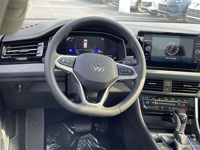 2025 Volkswagen Jetta 1.5T SE photo 11