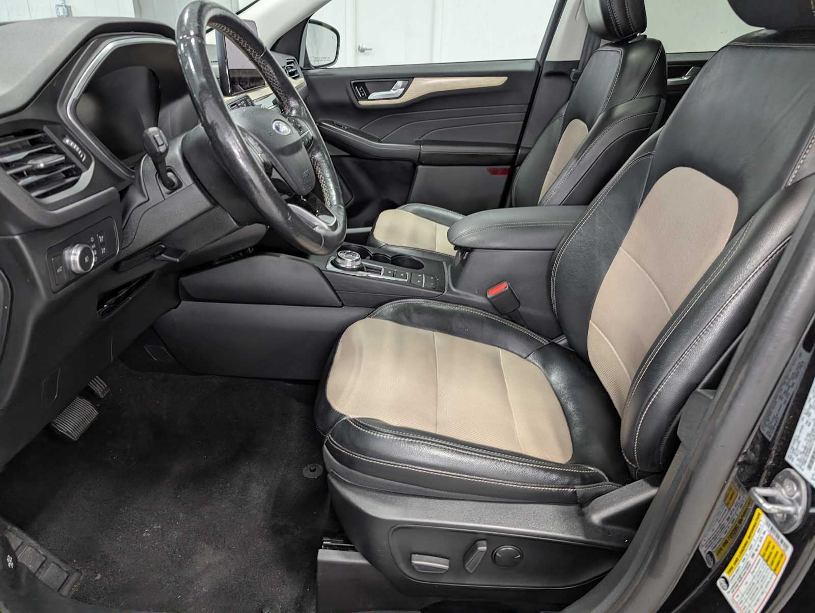 2021 Ford Escape Titanium photo 4