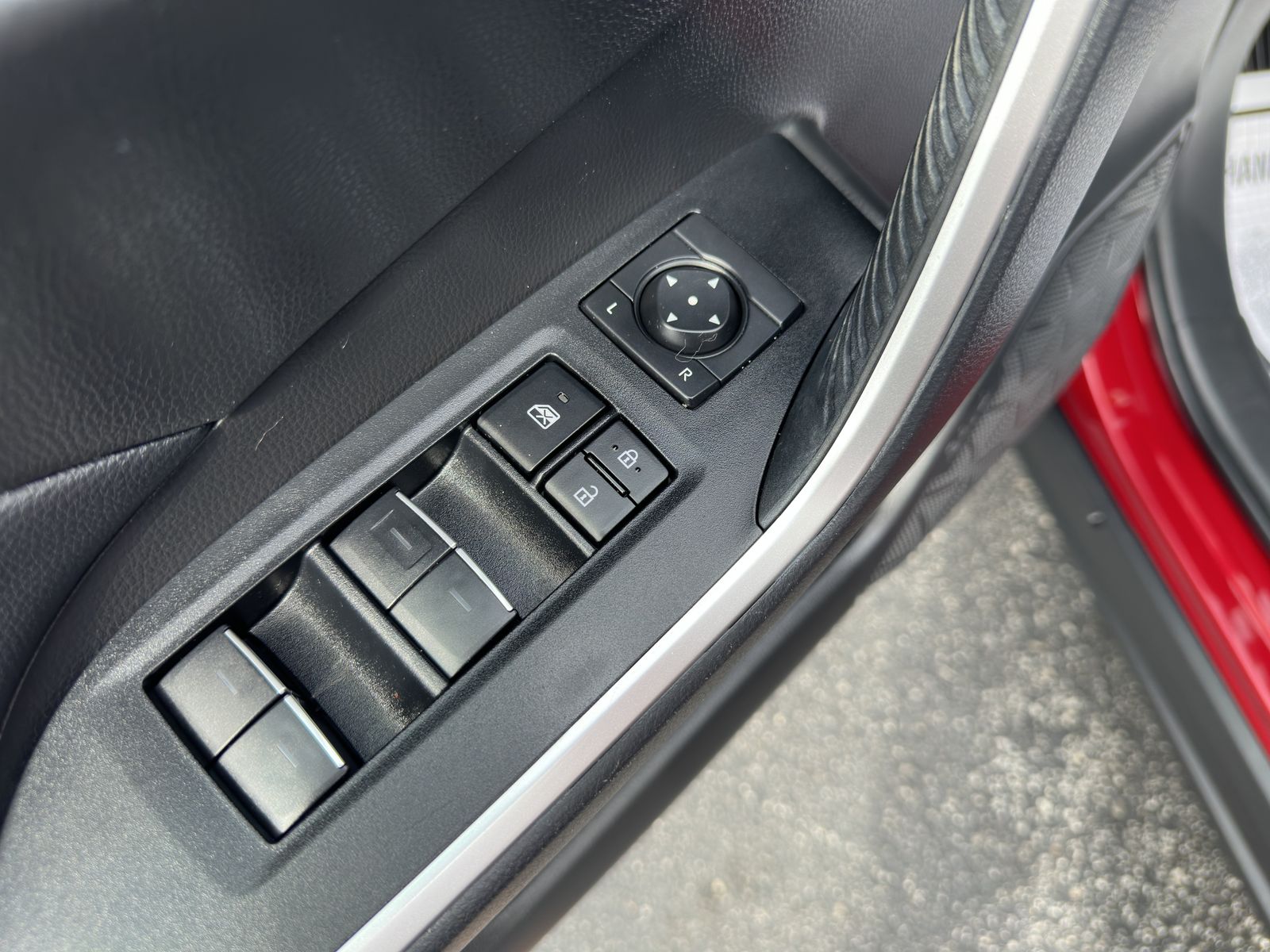 2024 Toyota RAV4 XLE Premium photo 4