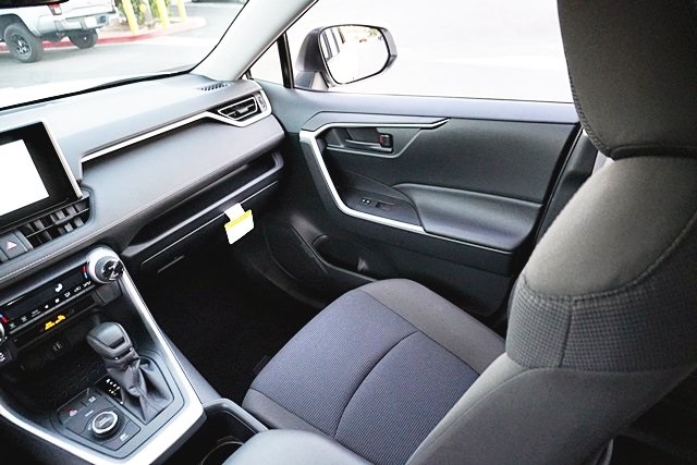 Used 2025 White Toyota LE image 20