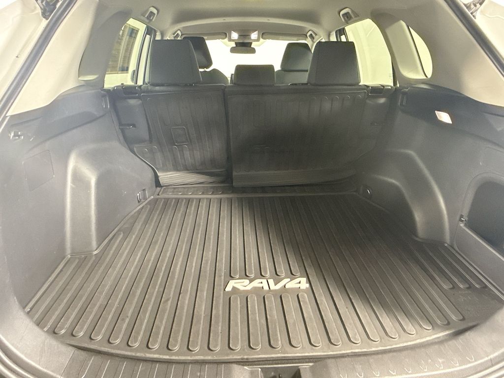 2022 Toyota RAV4 Hybrid LE photo 29