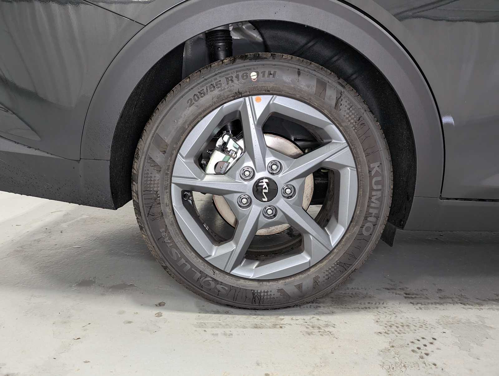 2025 Kia K4 LXS photo 2