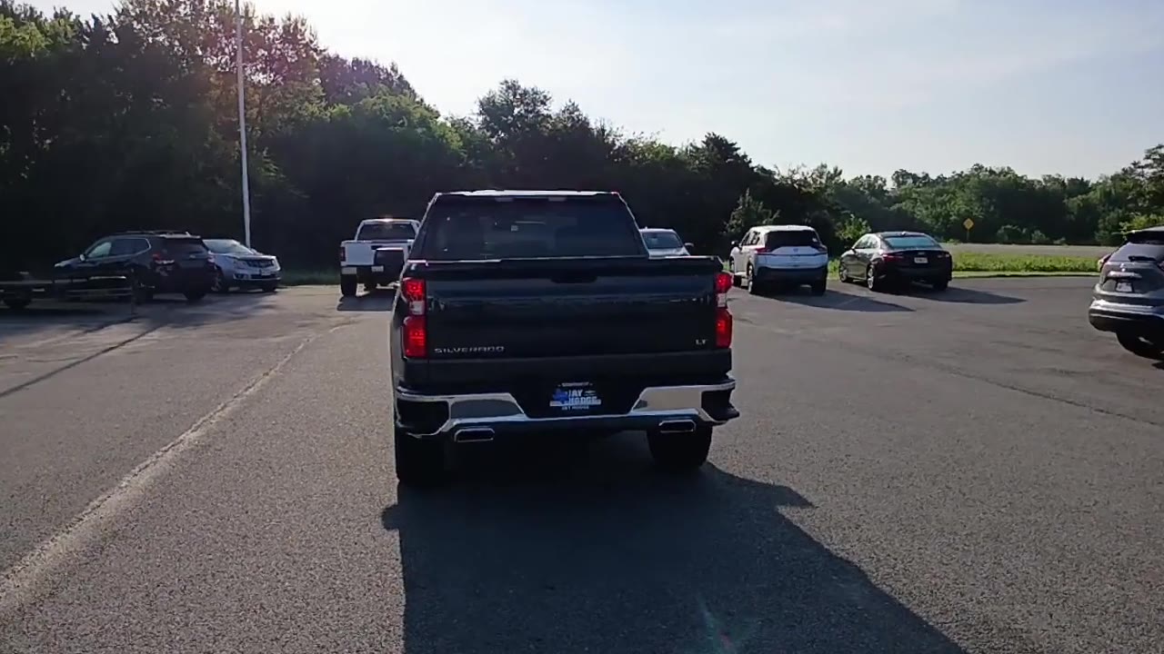 2025 Chevrolet Silverado 1500 LT photo 6