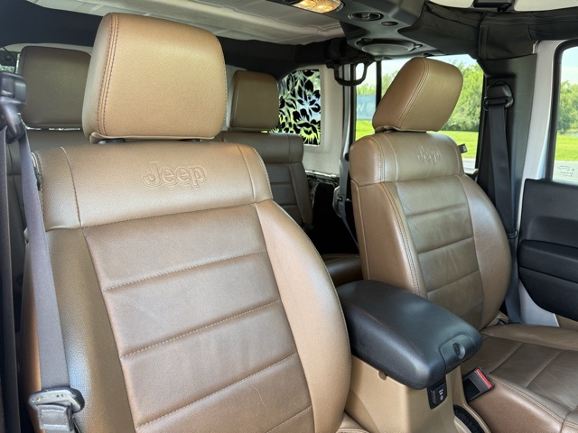 2012 Jeep Wrangler Unlimited Sahara photo 10