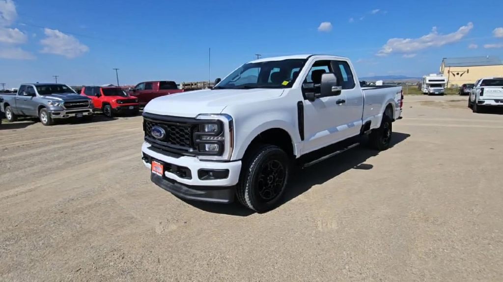 2025 Ford F-350 photo 4