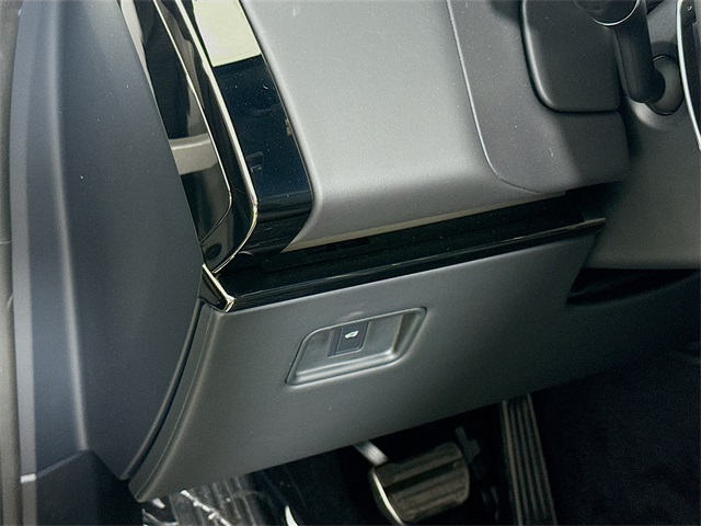 2025 Land Rover Range Rover Sport SE photo 10