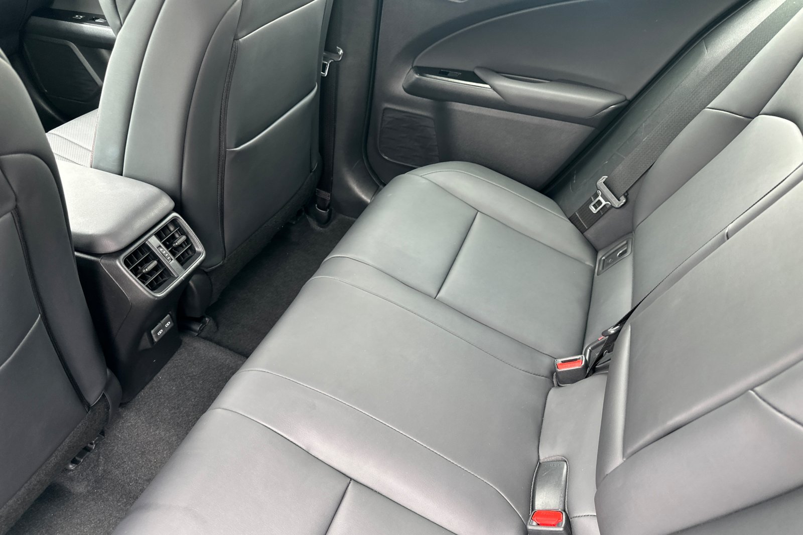 2022 Lexus UX 250h F SPORT photo 11