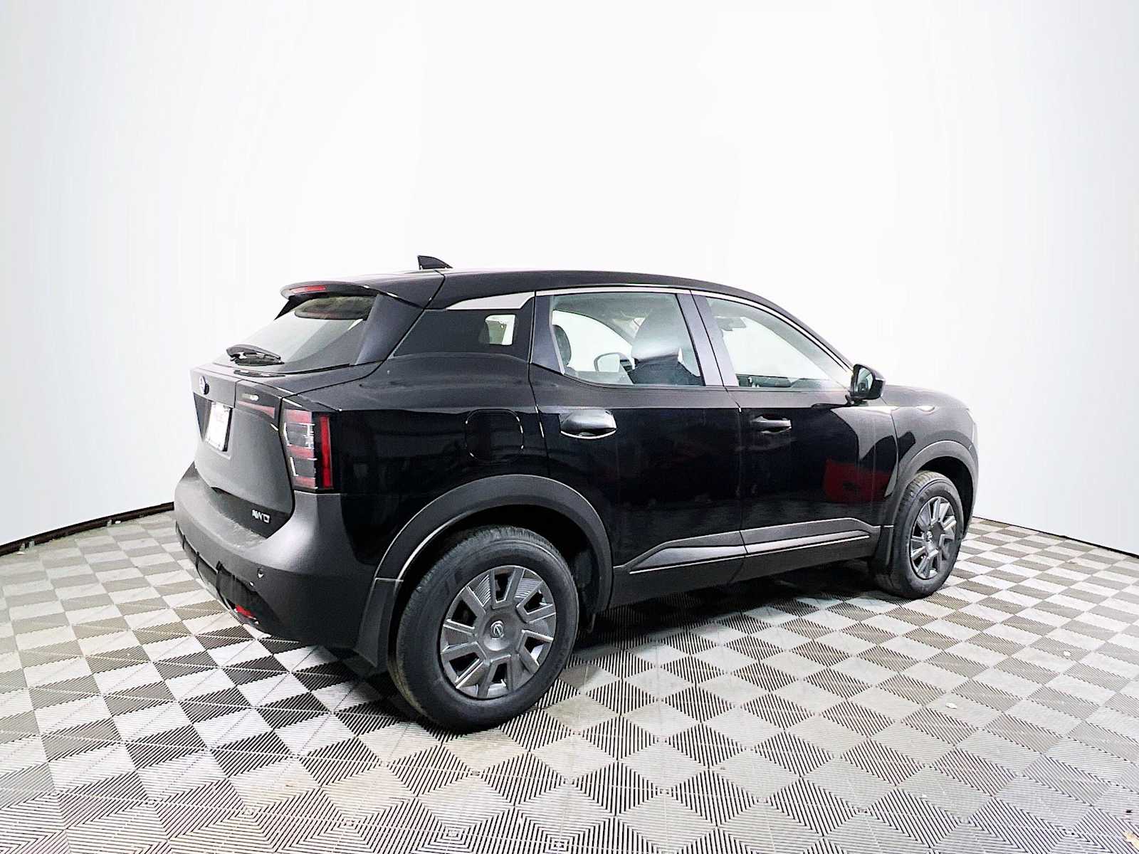 2025 Nissan Kicks S photo 2