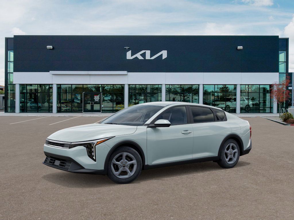 2025 Kia K4 LXS photo 3
