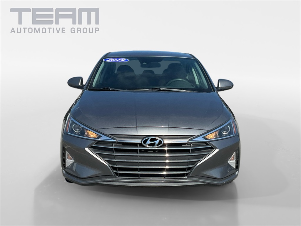 2019 Hyundai Elantra SEL photo 2