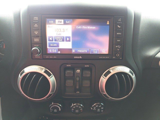 2012 Jeep Wrangler Unlimited Call of Duty: MW3 Edition photo 23