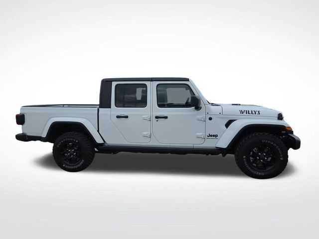2025 Jeep Gladiator Willys photo 2