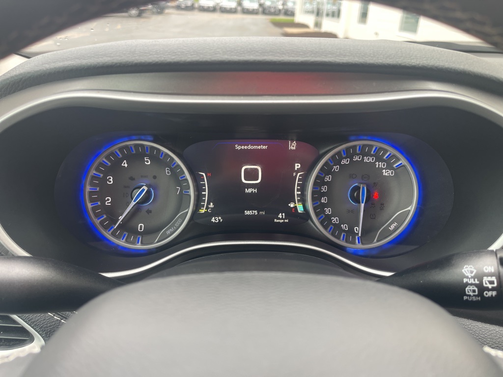 2022 Chrysler Pacifica Touring L photo 23