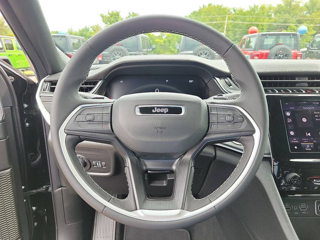 2025 Jeep Grand Cherokee Laredo X photo 20