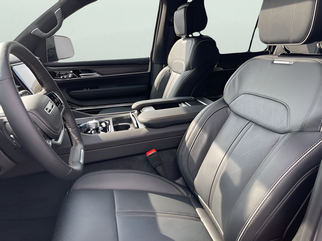 2025 Jeep Grand Wagoneer II photo 36
