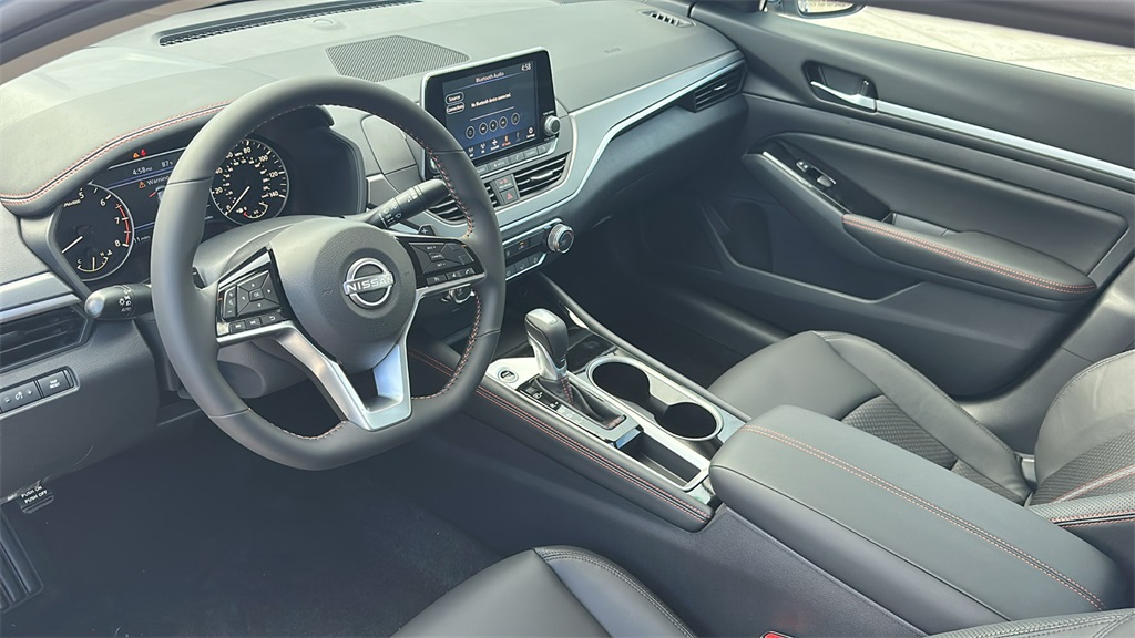 2025 Nissan Altima SR photo 10