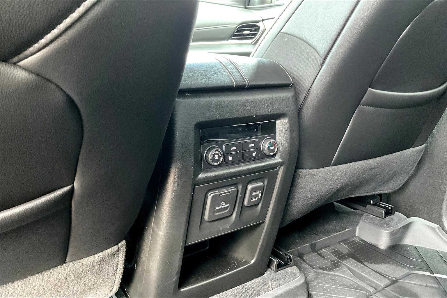2023 Chevrolet Traverse Premier photo 28