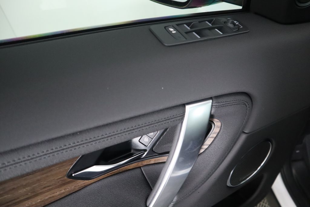 2025 Land Rover Discovery Sport S photo 22