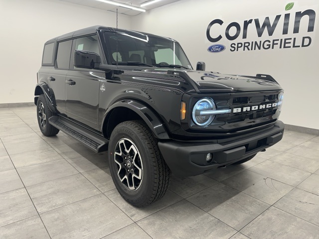 2025 Ford Bronco Outer Banks photo 4