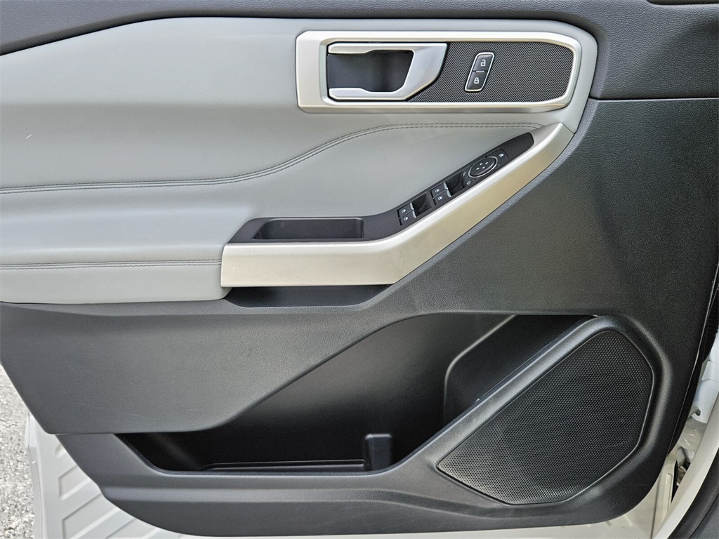 2023 Ford Explorer XLT photo 27