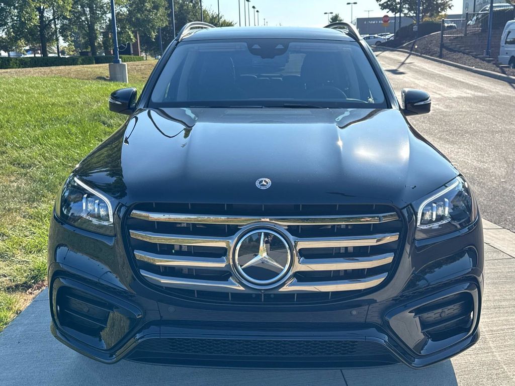 2026 Mercedes Benz GLS 450 4MATIC photo 10