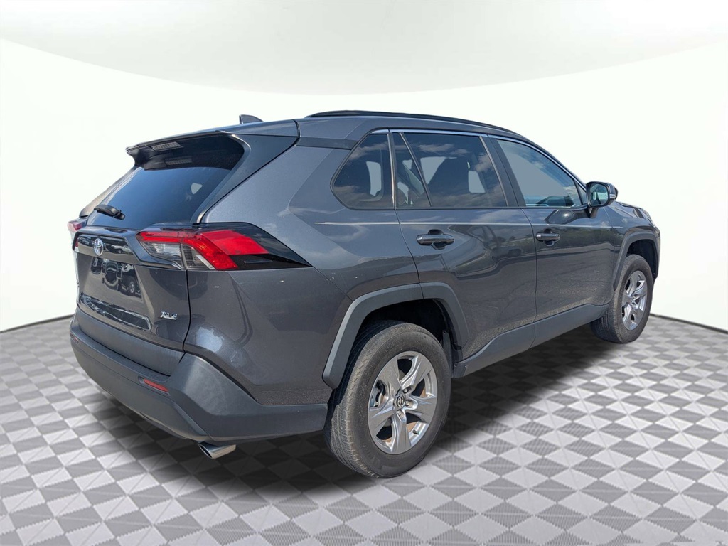 2023 Toyota RAV4 XLE photo 2