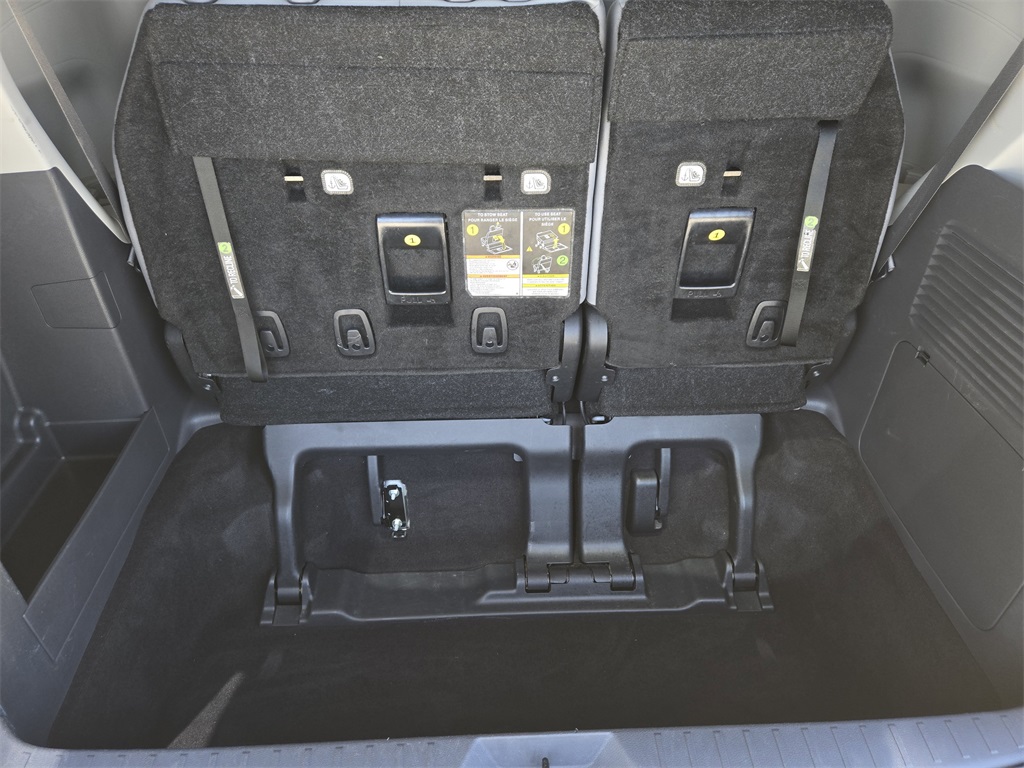2024 Toyota Sienna XLE photo 26