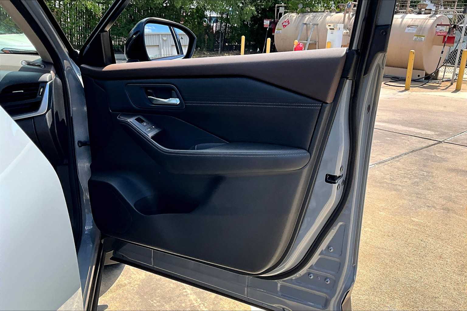 2023 Nissan Rogue SV photo 20