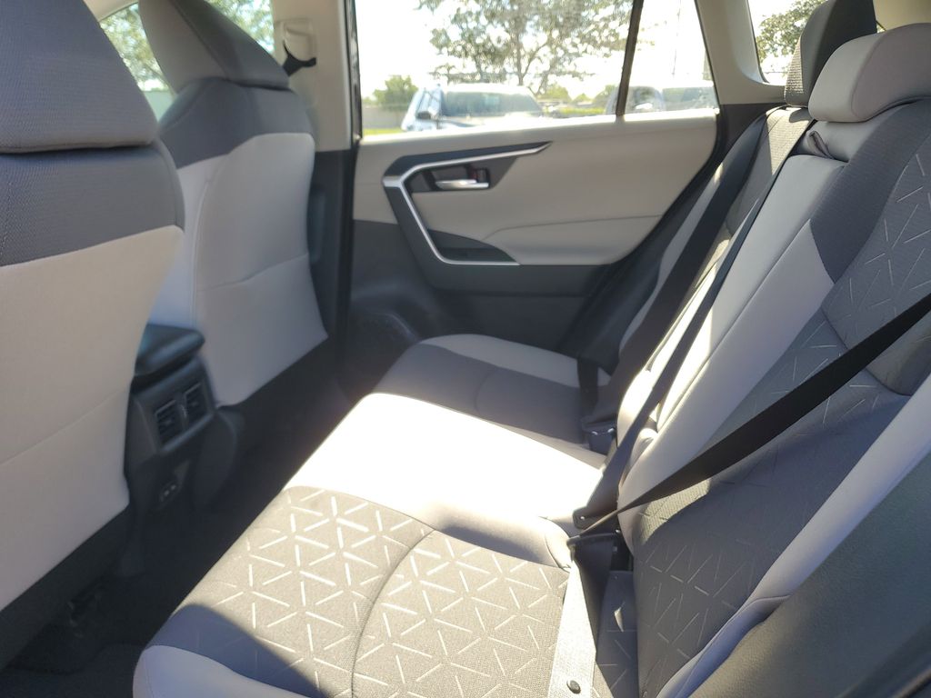2025 Toyota RAV4 XLE photo 15