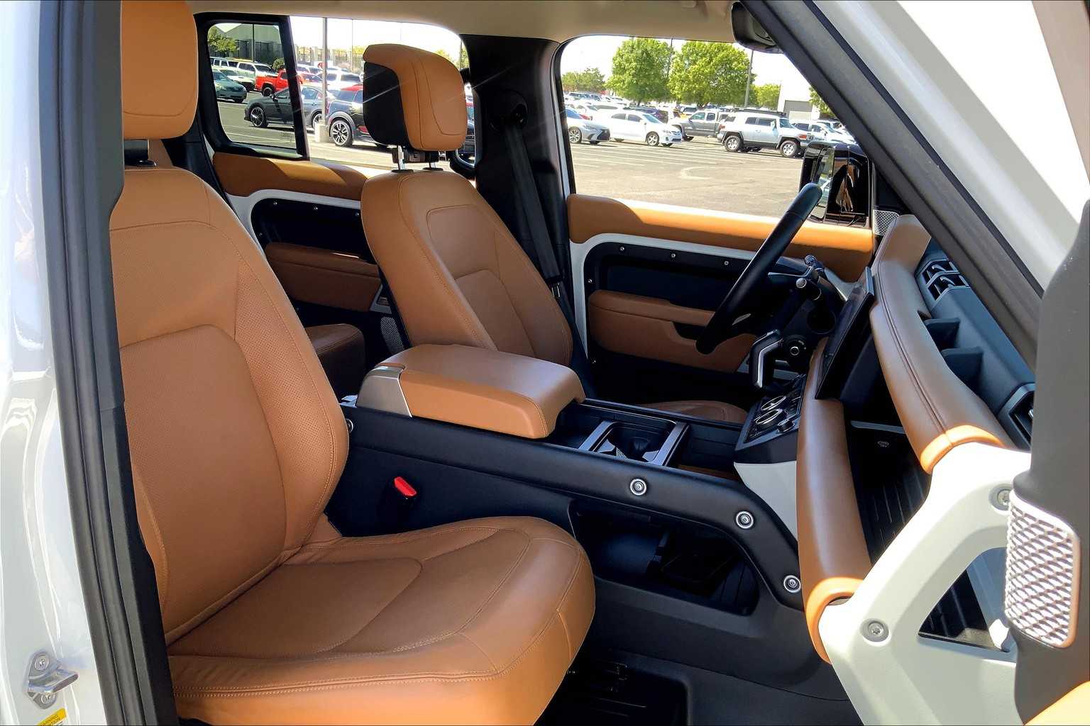 2024 Land Rover Defender S photo 7