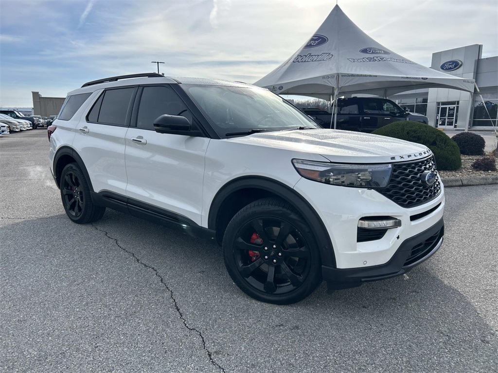 2022 Ford Explorer ST's photo