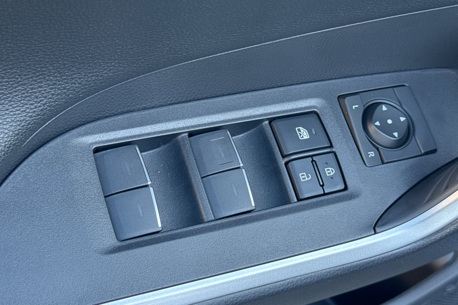 2025 Toyota RAV4 Hybrid XSE photo 12