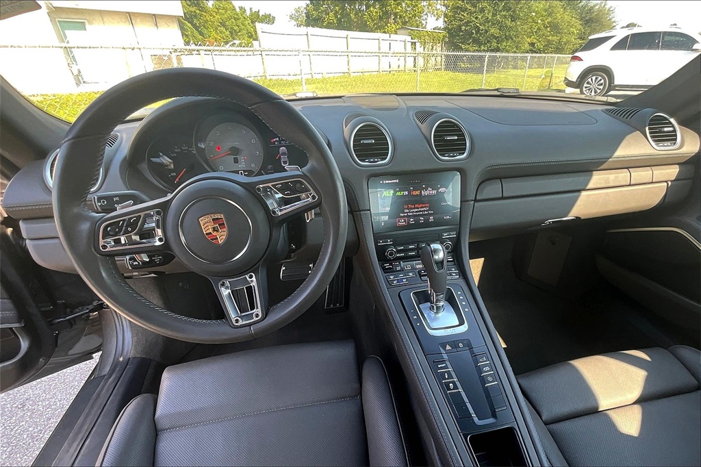 2025 Porsche Cayman S photo 7