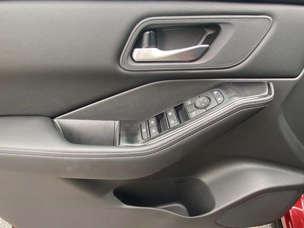 2026 Nissan Rogue SV photo 15
