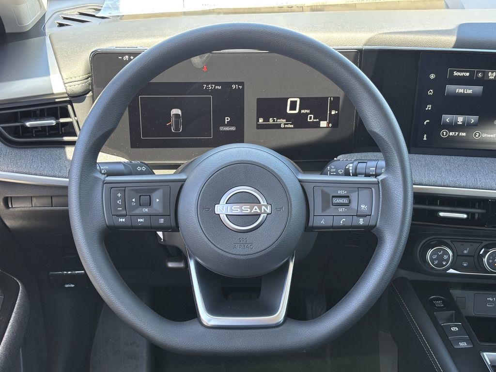 2025 Nissan Kicks SV photo 8
