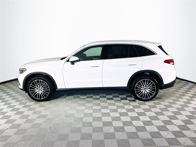 2026 Mercedes Benz GLC 300 4MATIC photo 4