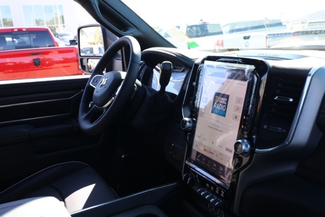 New 2026 Diamond Black Crystal Pearl-Coat Exterior Paint RAM Laramie Night Edition image 18