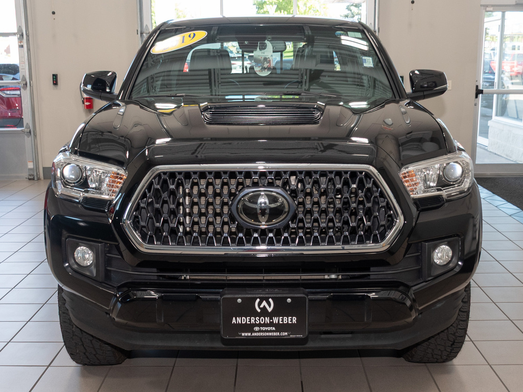2019 Toyota Tacoma TRD Sport photo 3