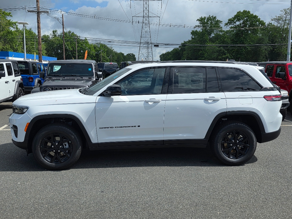 2025 Jeep Grand Cherokee Laredo photo 7