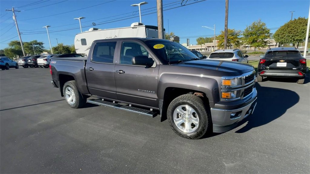 2015 Chevrolet Silverado LT photo 2