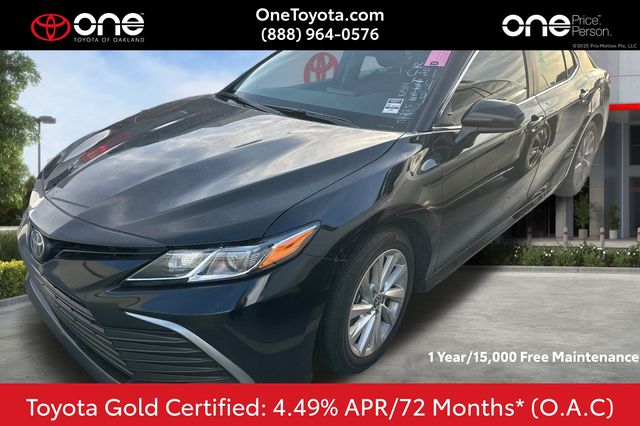 2024 Toyota Camry LE's photo