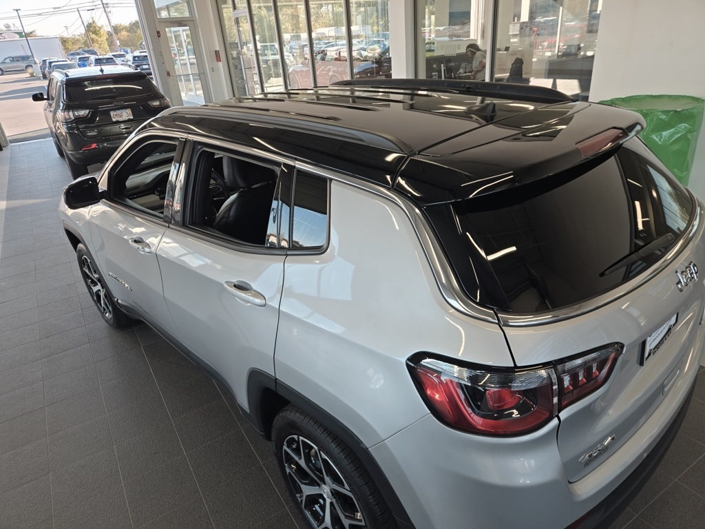 2024 Jeep Compass Limited photo 10