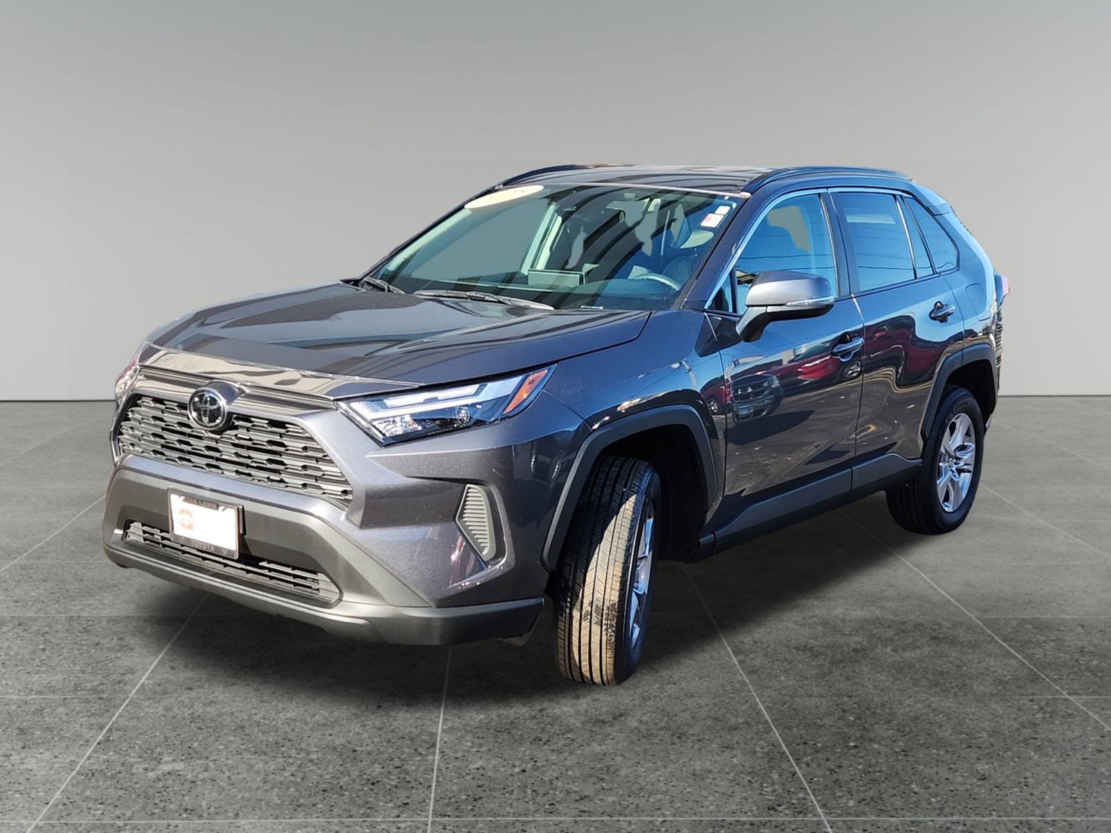 2025 Toyota RAV4 XLE photo 3