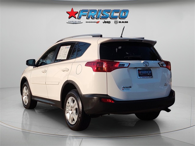 2014 Toyota RAV4 LE photo 4