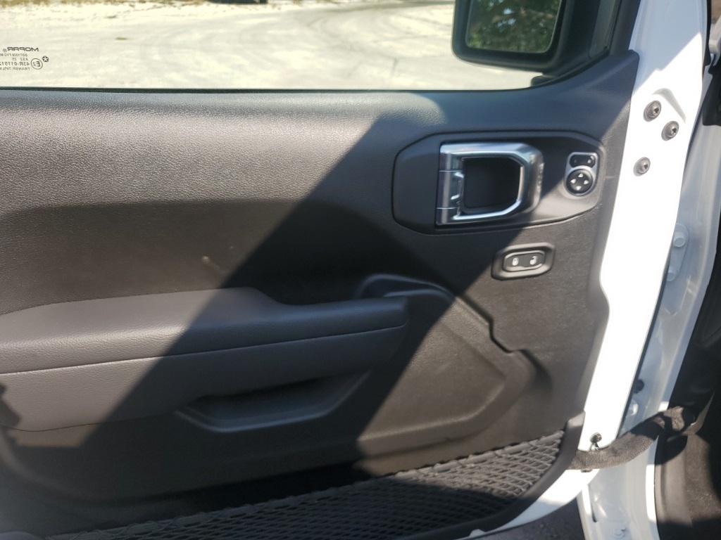 2025 Jeep Wrangler Sport S photo 9