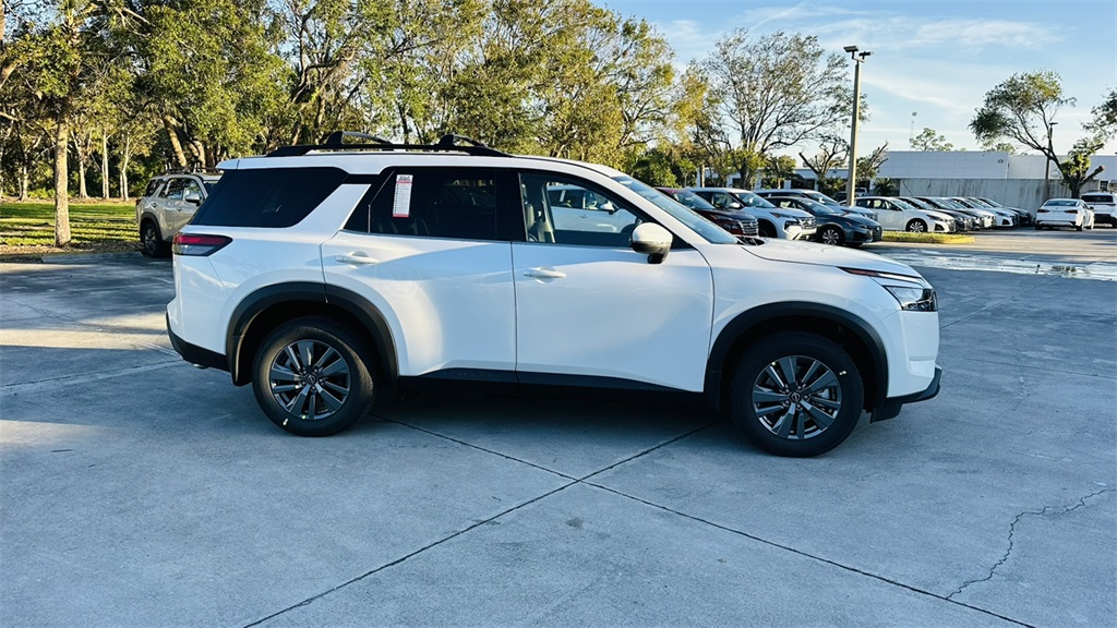 2025 Nissan Pathfinder SV photo 7