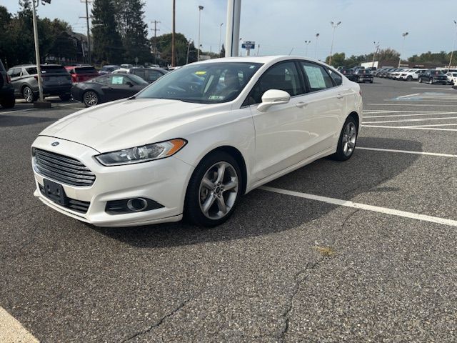 2015 Ford Fusion SE photo 2